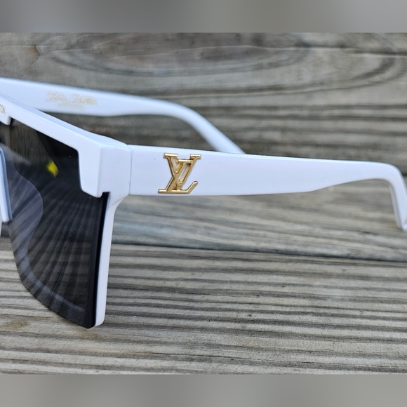 Fashion Sunglasses - Picture 3 of 3